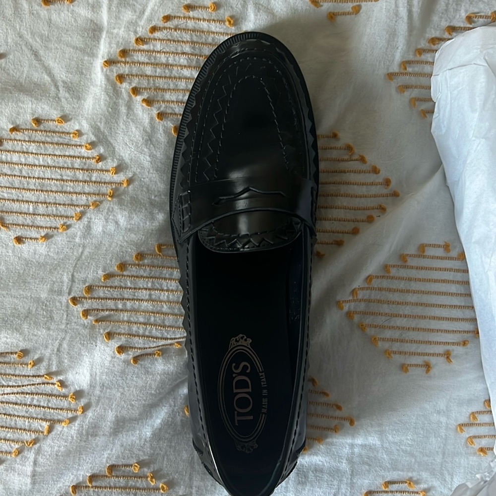 Tod's Patent Leather Pinking Loafer Black Size 10